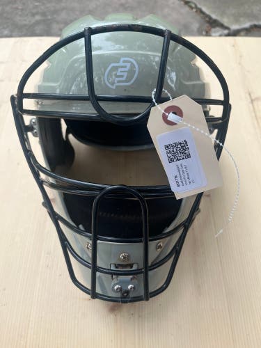 Used Intermediate Force3 Pro Gear Catcher's Mask 7 1/8-7 1/2