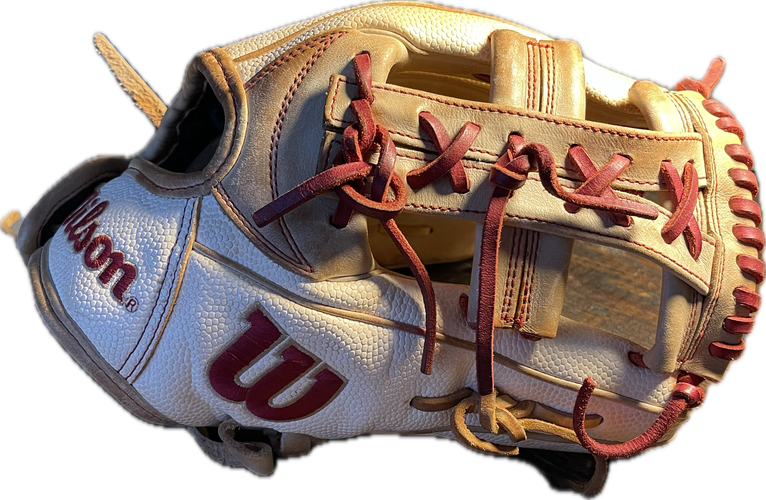 Used Right Hand Throw Wilson Infield A2000 Fastpitch Softball Glove 11.75" Blonde/White/Red