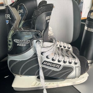 Used Youth Bauer 6 Supreme 2090 Hockey Skates
