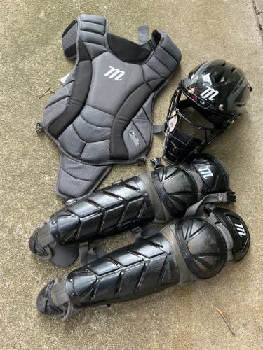 Used Youth Marucci Catcher's Set (Chest Medium) (Helmet 6 1/7-7)