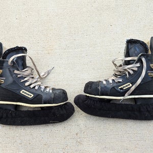 Used Intermediate Bauer Supreme Hockey Skates Size 4