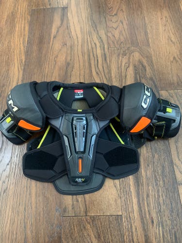 LIKE NEW Used Large Junior CCM Tacks AS-V Pro Shoulder Pads