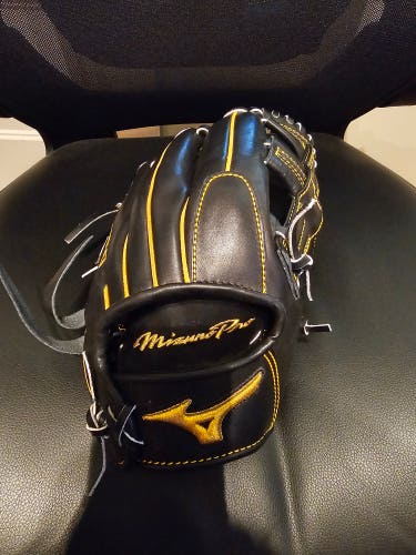 Used  Mizuno Right Hand Throw Infield Pro Baseball Glove 11.75"