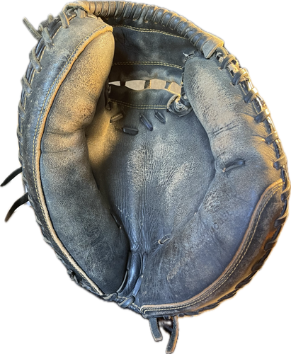 Used Catcher's Right Hand Throw Mizuno Baseball Glove