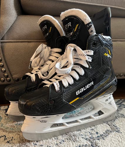 Clean Bauer Supreme M5 PRO Skates size 6.0 fit 2 - Low Miles