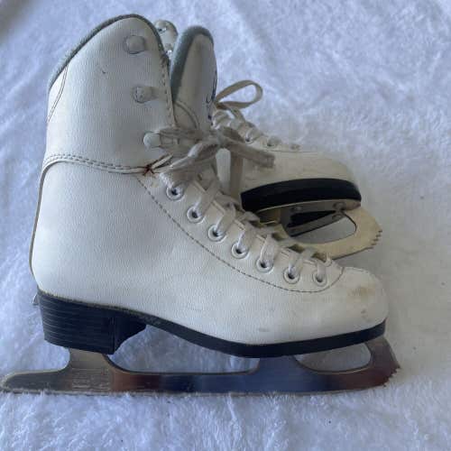 Junior Size 2 Soft Skate By Jackson Ice Hockey Figure Skates