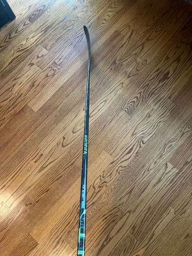 Used Intermediate Bauer Right Handed P28 Ag5nt Hockey Stick