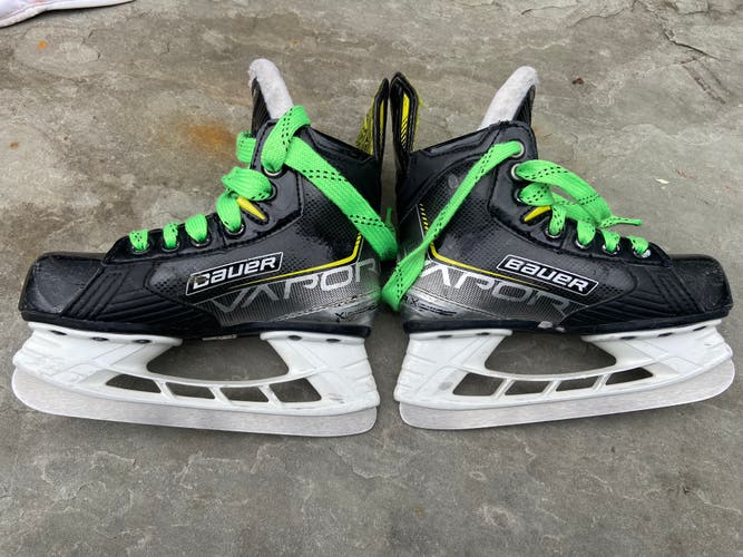 Used Youth Bauer Vapor 3X Hockey Skates - 12.5