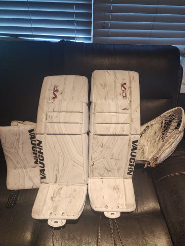 Used 28" Vaughn V10 Pro Carbon Regular Goalie Full Set