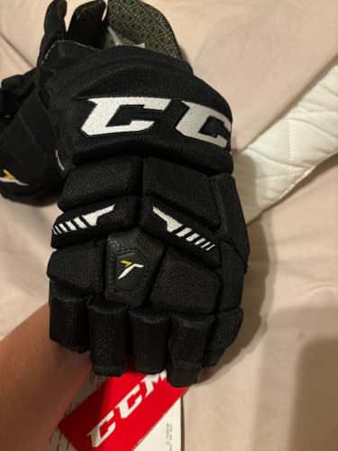 Hockey CCM 11” 6052 Tacks Gloves - Untouched