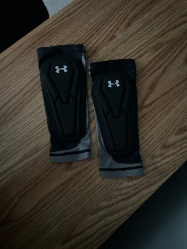 Under armor fourarm pads