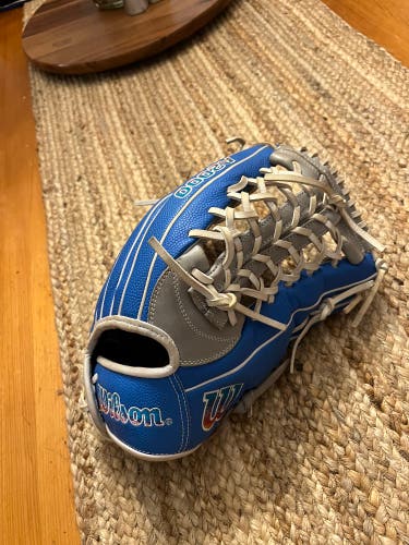 Used  Outfield 12.25" A2000 Baseball Glove