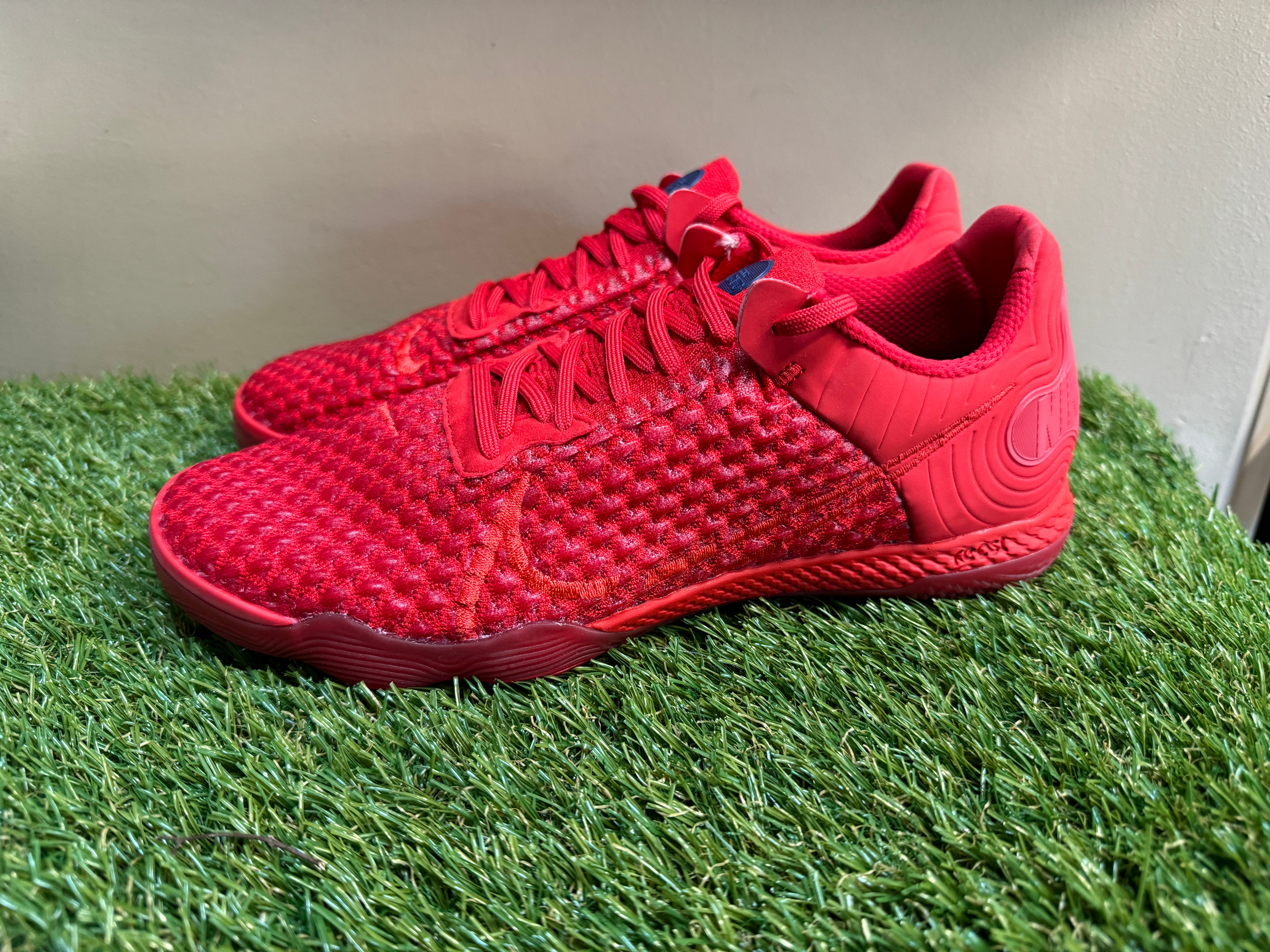 Nike React Gato IC Indoor Court Soccer Shoes Red Men Size 11 