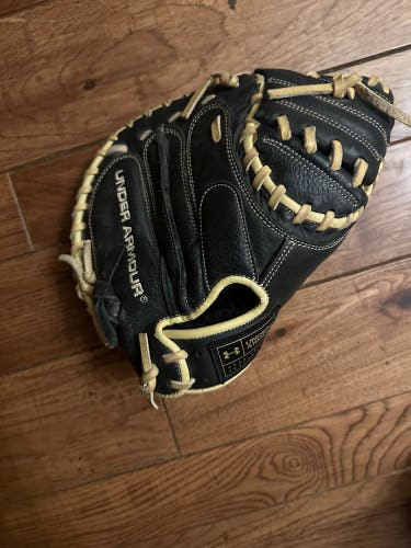 Under armour youth catchers mit