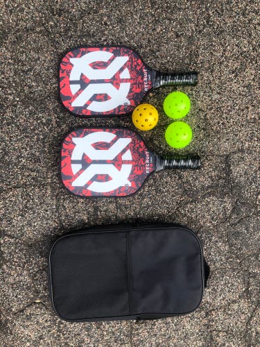 Recruit V4 By Onix - Pickleball Paddles Set - 3 Balls