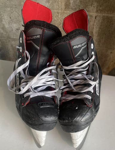 Bauer NS Ice Hockey Skates Youth Size 2R.