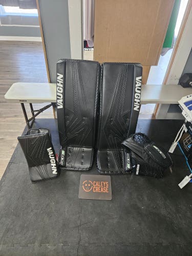 New 32" Vaughn SLR4 Regular Goalie Full Set