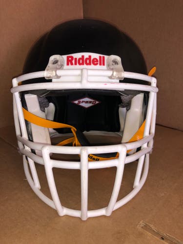 .USED RIDDELL SPEED ADULT FOOTBALL HELMET - MEDIUM - FLAT BLACK