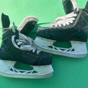 Used Junior CCM Super Tacks 9350 Hockey Skates (Regular)- Size: 2