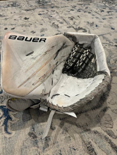 Used  Bauer Regular  Hyperlite Glove