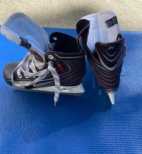 Used Junior Bauer Vapor x50 Hockey Skates Regular Width