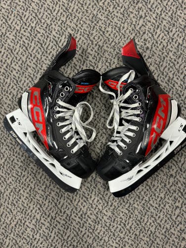 Used ONCE CCM Jetspeed FT6 Pro size 7.5 regular Width Skates