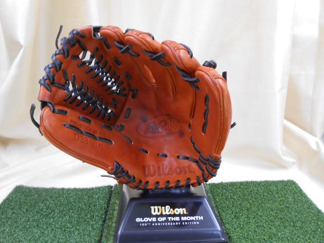 New 2023 Pitcher's Right Hand Throw Wilson A2K D33 Baseball Glove 11.75"