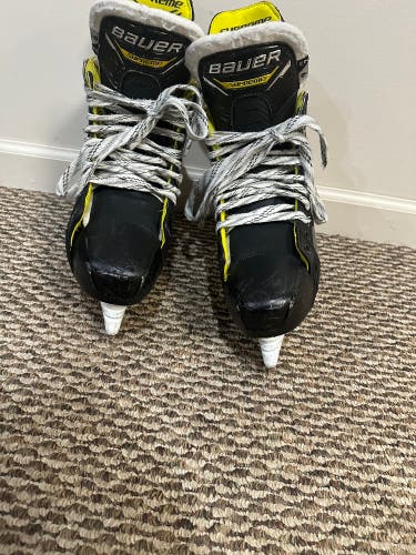 Uses Bauer Supreme M4 Fit 2 Size 9