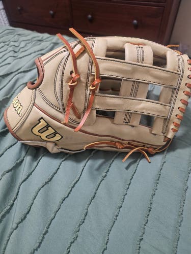 Wilson A2000 Outfield Glove 12.75"