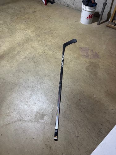 Used Senior Bauer Right Handed P92M Pro Stock Vapor Hyperlite Hockey Stick