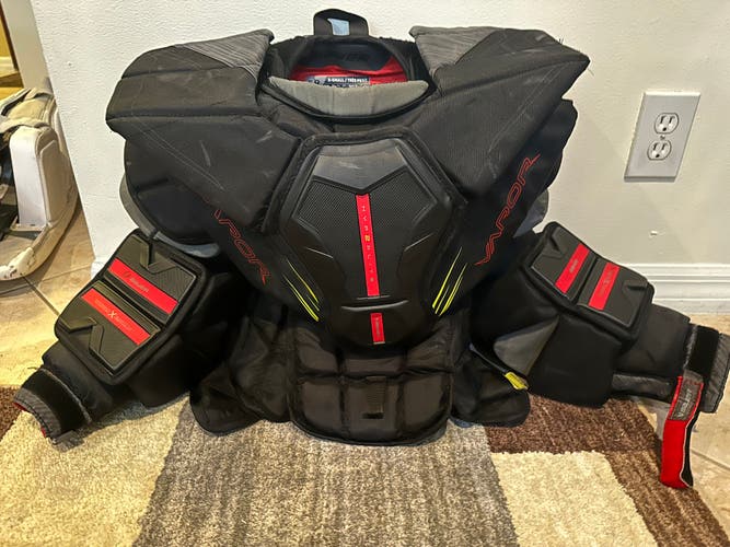 Used  Bauer Hyperlite 2 Goalie Chest Protector