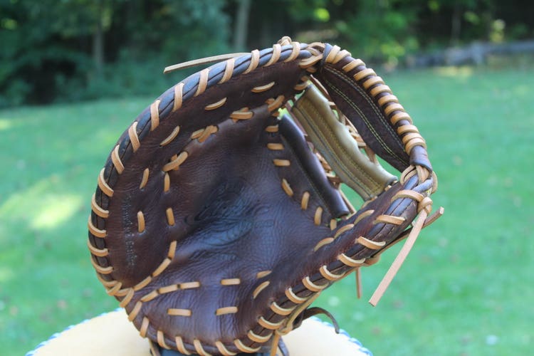 Used First Base Left Hand Throw Mizuno Classic Pro Soft Baseball Glove 12.5"