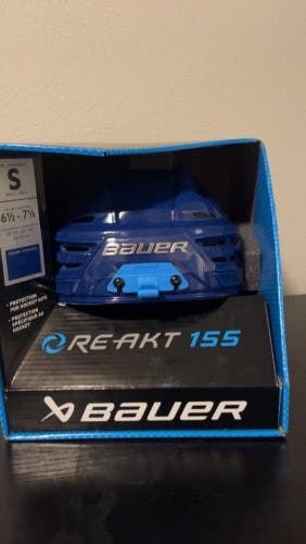 Bauer Re-akt 155 Hockey Helmet Size Small *** Brand New Never Worn***