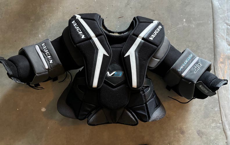 Used Junior M/L Vaughn Velocity V9 Goalie Chest Protector