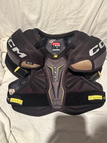 Junior Medium CCM Tacks Classic Shoulder Pads