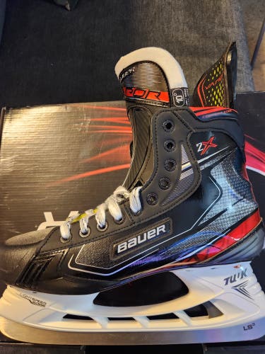 New Senior Bauer Vapor 2X Hockey Skates Regular Width 10