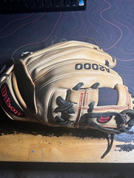 Used Infield 11.5" A2000 Baseball Glove