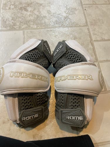 Used Adult Maverik Rome Arm Pads