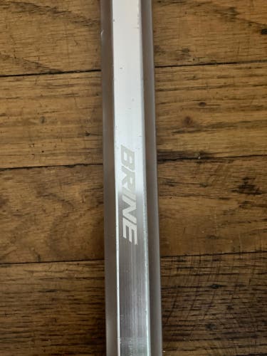 Brine Throttle 6000 Series 30” Lacrosse Shaft w/ Custom End Cap