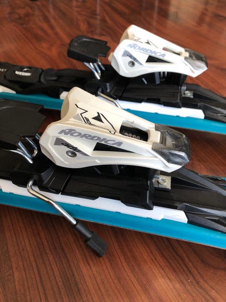 Used 2016 Women's 160cm Nordica Elexa All Mountain Skis With