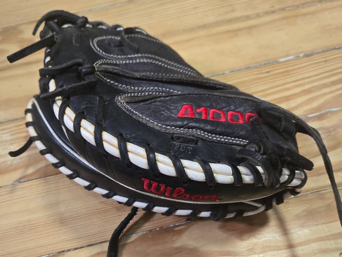 Used 2019 Right Hand Throw Wilson Catcher's A1000 Softball Glove 33"