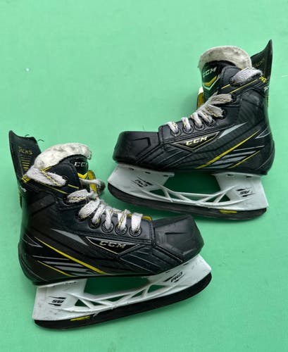 Used Youth CCM Ultra Tacks Hockey Skates | Size 11.5Y