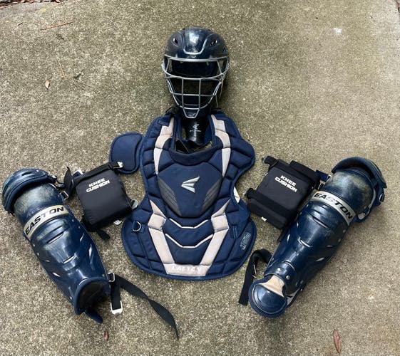 Blue Used Youth Easton Game Time Catcher's Set (Youth 9-12) With Knee Cushion (Helmet 6 1/2-7 1/8)