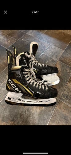(Like New) Senior CCM Regular Width  AS-V Pro Hockey Skates