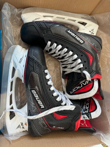 Used Intermediate Bauer  Size 4.5 Vapor 3X Pro Hockey Skates