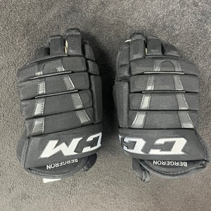 Patrice Bergeron Boston Bruins Pro Stock CCM HG96 pro stock gloves 14”