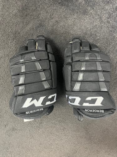 Patrice Bergeron Boston Bruins Pro Stock CCM HG96 pro stock gloves 14”