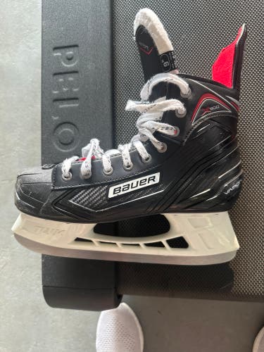 Used Senior Bauer Regular Width  9 Vapor X300 Hockey Skates