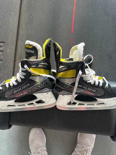 Used Senior Bauer Regular Width  7.5 Supreme 3S Hockey Skates