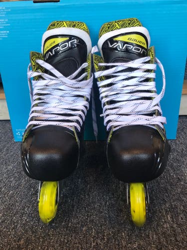 New Senior Bauer Regular Width  7.5 Vapor X3.5 Hockey Skates